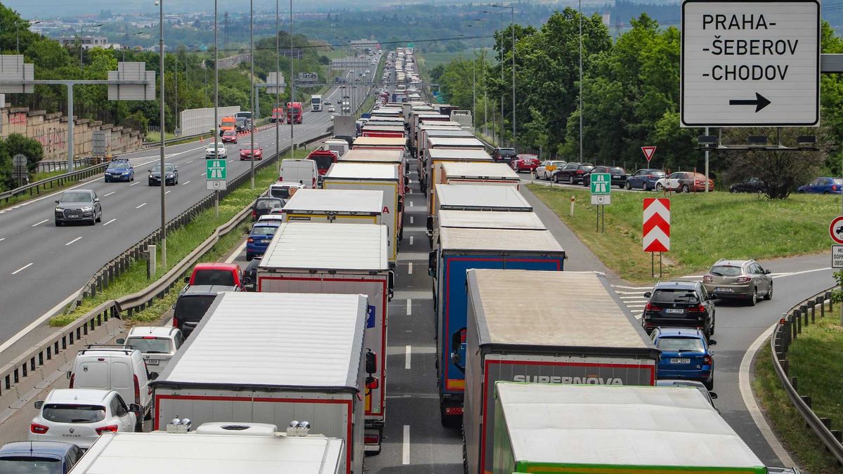 Hrozí křižovatce Evropy kolaps? České obce odmítají nedělní kamiony